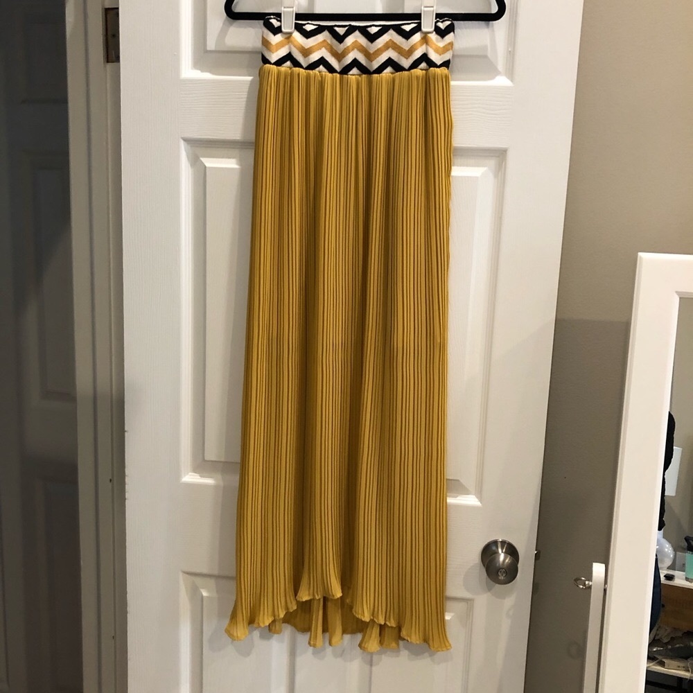 Anthropologie geometric belt pleated maxi skirt